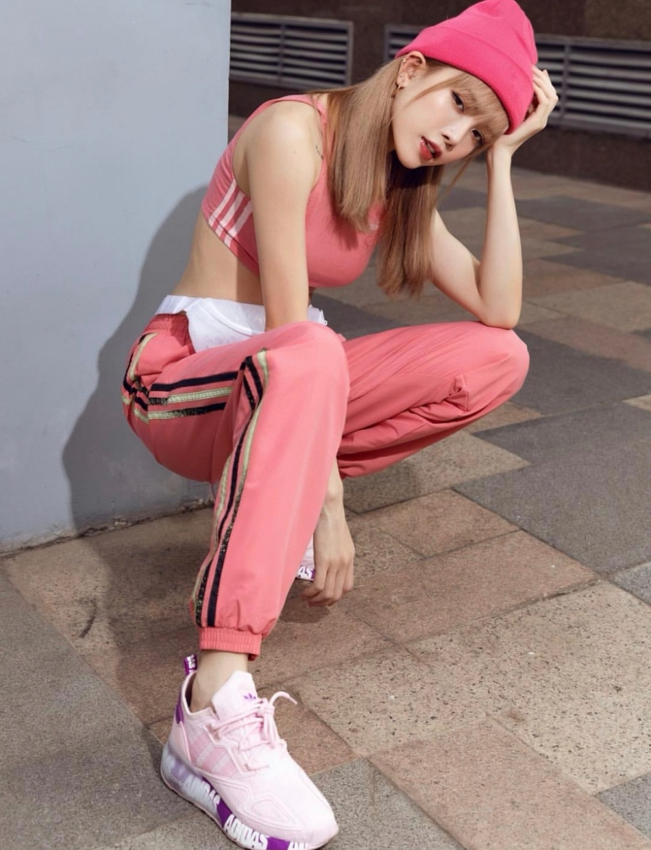 Trở lại với hình ảnh cá tính, Thiều Bảo Trâm đang toan tính điều gì sau ồn ào 'trà xanh'? 2 Trở lại với hình ảnh cá tính, Thiều Bảo Trâm đang toan tính điều gì sau ồn ào 'trà xanh'? 2