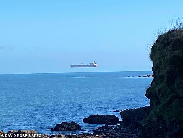 Sự thật phía sau những chiếc 'phi thuyền bay' lơ lửng trên không trung ở Anh 3 Sự thật phía sau những chiếc 'phi thuyền bay' lơ lửng trên không trung ở Anh 3