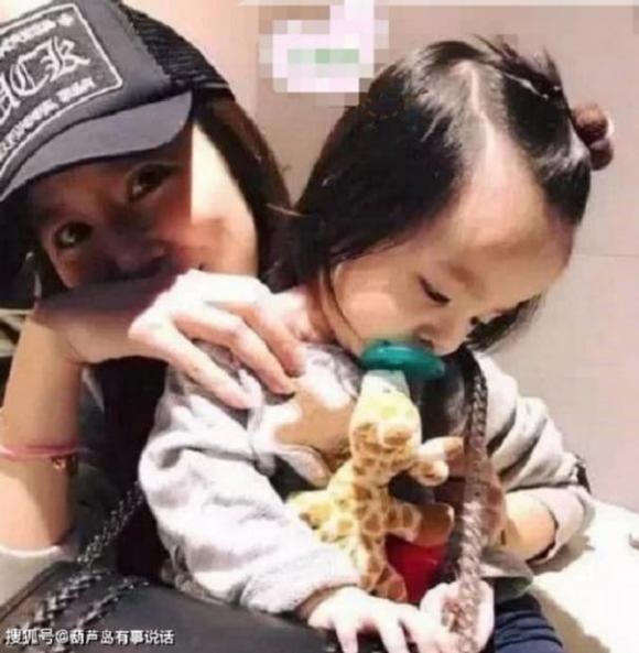 Khoe ái nữ đầu lòng, Lâm Tâm Như vô tình để rò rỉ thực trạng cuộc hôn nhân nhiều tin đồn 4 Khoe ái nữ đầu lòng, Lâm Tâm Như vô tình để rò rỉ thực trạng cuộc hôn nhân nhiều tin đồn 4