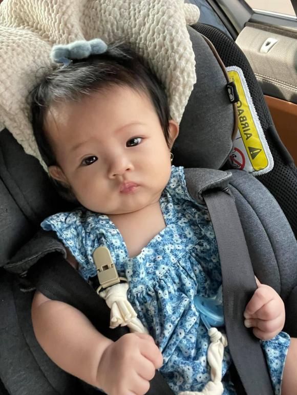 Khoe kiểu tóc mới của ái nữ, Đàm Thu Trang khiến dân tình ngã ngửa vì chi tiết này 6 Khoe kiểu tóc mới của ái nữ, Đàm Thu Trang khiến dân tình ngã ngửa vì chi tiết này 6