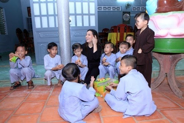 Cuộc sống đầy khốn khó của Phi Nhung thủa cơ hàn và khối tài sản đáng mơ ước ở thời điểm hiện tại 7 Cuộc sống đầy khốn khó của Phi Nhung thủa cơ hàn và khối tài sản đáng mơ ước ở thời điểm hiện tại 7