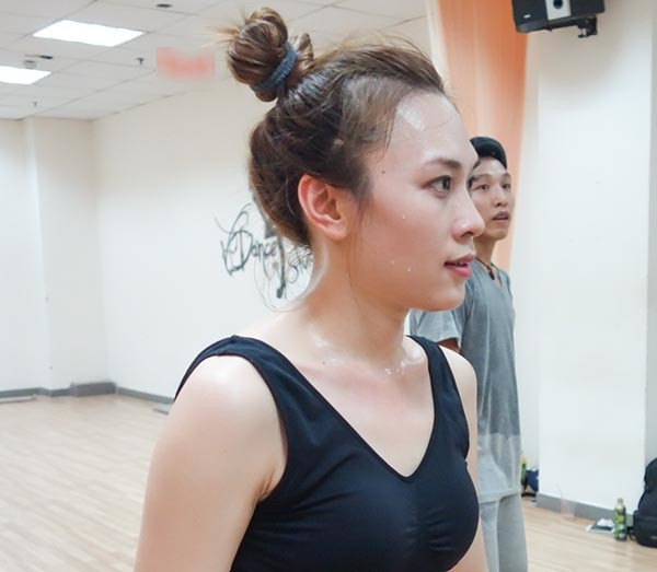 Hiếm hoi rũ bỏ lớp makeup, Mỹ Tâm khiến dân tình dụi mắt nhiều lần với gương mặt mộc 2 Hiếm hoi rũ bỏ lớp makeup, Mỹ Tâm khiến dân tình dụi mắt nhiều lần với gương mặt mộc 2