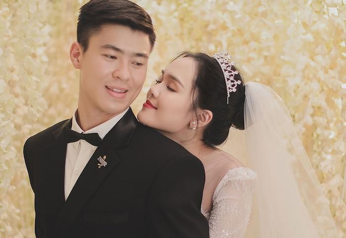 Bà xã Duy Mạnh bất ngờ than muốn gục ngã, tất cả cố gắng chỉ vì con 7 Bà xã Duy Mạnh bất ngờ than muốn gục ngã, tất cả cố gắng chỉ vì con 7