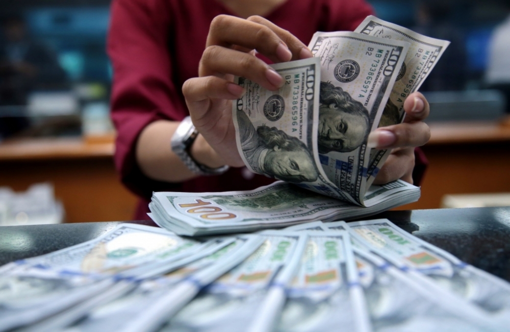 Bản tin tỷ giá ngoại tệ mới nhất 2/4: Đồng USD neo cao, thời điểm 'vàng' để đầu tư 2 Bản tin tỷ giá ngoại tệ mới nhất 2/4: Đồng USD neo cao, thời điểm 'vàng' để đầu tư 2