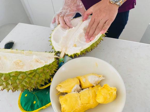 Công Vinh 'chơi lớn' khi tặng Thuỷ Tiên 'nhẫn kim cương khủng', nhưng cái kết mới thực sự khó tin 2 Công Vinh 'chơi lớn' khi tặng Thuỷ Tiên 'nhẫn kim cương khủng', nhưng cái kết mới thực sự khó tin 2