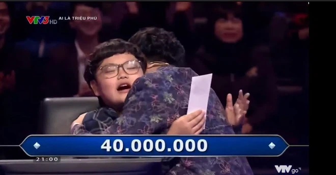 'Cục cưng' nhà Xuân Bắc chiếm spotlight khắp MXH nhờ tuyệt chiêu thi trắc nghiệm 'chuẩn không cần chỉnh' 2 'Cục cưng' nhà Xuân Bắc chiếm spotlight khắp MXH nhờ tuyệt chiêu thi trắc nghiệm 'chuẩn không cần chỉnh' 2
