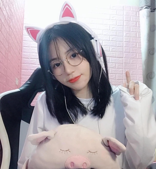 Màn hóa thân của nữ hotgirl streamer Hương Trà khiến dân tình mê mẩn vì 'giống như tạc tượng' 6 Màn hóa thân của nữ hotgirl streamer Hương Trà khiến dân tình mê mẩn vì 'giống như tạc tượng' 6