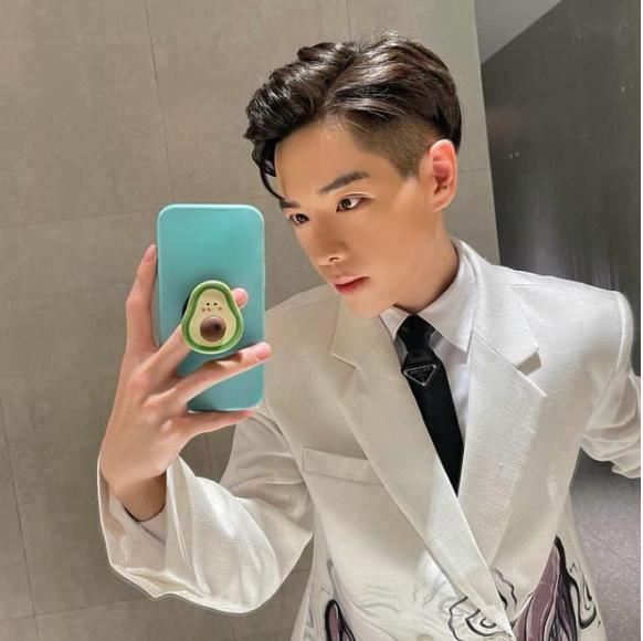 Đức Phúc khiến dân tình một phen 'lú lẫn', mắc phải 'cục sạn' khó tin khi tung ảnh selfie 2 Đức Phúc khiến dân tình một phen 'lú lẫn', mắc phải 'cục sạn' khó tin khi tung ảnh selfie 2
