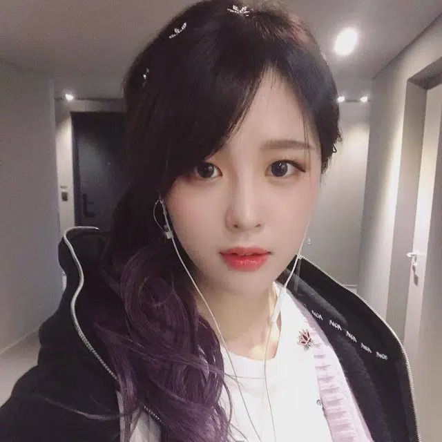'Thiên thần' trong làng Youtube Hàn Quốc và góc khuất về đời tư: Cô đơn đến bật khóc 1 'Thiên thần' trong làng Youtube Hàn Quốc và góc khuất về đời tư: Cô đơn đến bật khóc 1