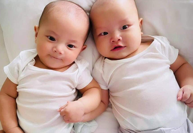 Cặp song sinh nhà Hồ Ngọc Hà càng lớn lại càng khiến dân tình 'xỉu up xỉu down' 5 Cặp song sinh nhà Hồ Ngọc Hà càng lớn lại càng khiến dân tình 'xỉu up xỉu down' 5