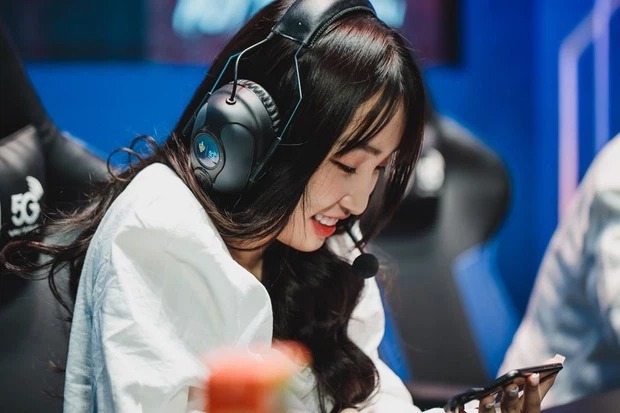 Những nữ streamer gây thương nhớ với loạt góc nghiêng nhìn thôi cũng đủ mê mẩn! 1 Những nữ streamer gây thương nhớ với loạt góc nghiêng nhìn thôi cũng đủ mê mẩn! 1