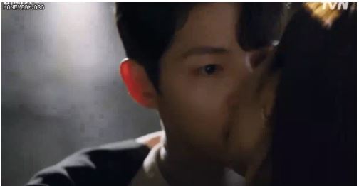 Song Joong Ki tình tứ gái lạ, Song Hye Kyo bị 'réo gọi' không thương tiếc 1 Song Joong Ki tình tứ gái lạ, Song Hye Kyo bị 'réo gọi' không thương tiếc 1