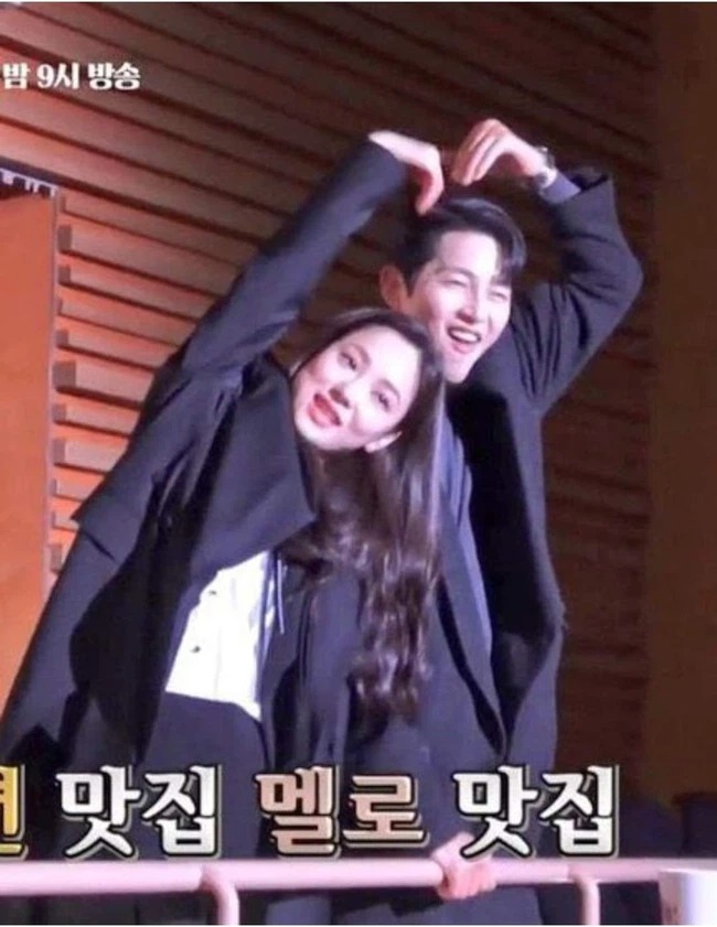 Song Joong Ki tình tứ gái lạ, Song Hye Kyo bị 'réo gọi' không thương tiếc 5 Song Joong Ki tình tứ gái lạ, Song Hye Kyo bị 'réo gọi' không thương tiếc 5