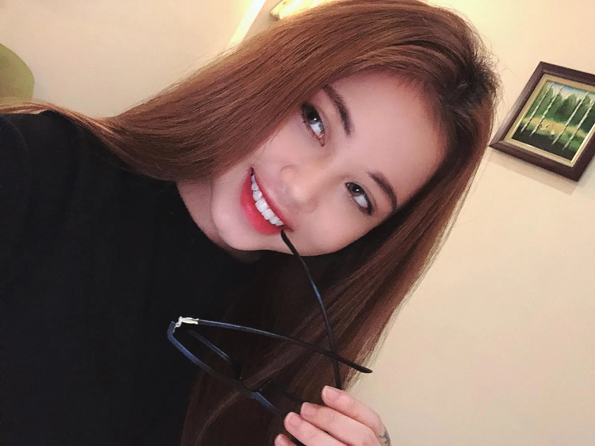Các 'thánh nữ streamer' và cuộc sống hiện tại sau ồn ào rò rỉ clip: Mèo 2K4 ngày càng nổi hơn 6 Các 'thánh nữ streamer' và cuộc sống hiện tại sau ồn ào rò rỉ clip: Mèo 2K4 ngày càng nổi hơn 6