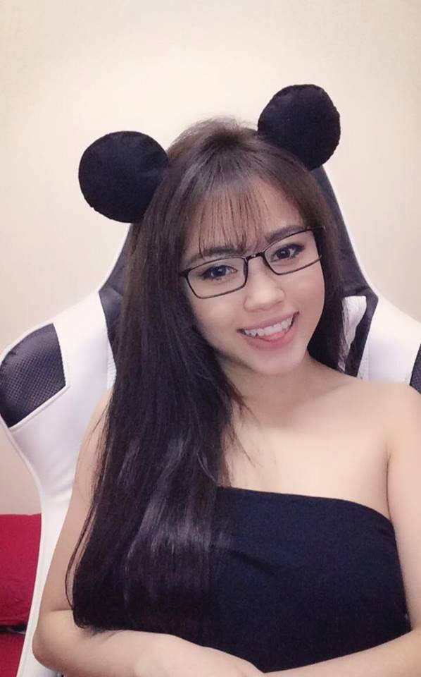 Các 'thánh nữ streamer' và cuộc sống hiện tại sau ồn ào rò rỉ clip: Mèo 2K4 ngày càng nổi hơn 7 Các 'thánh nữ streamer' và cuộc sống hiện tại sau ồn ào rò rỉ clip: Mèo 2K4 ngày càng nổi hơn 7