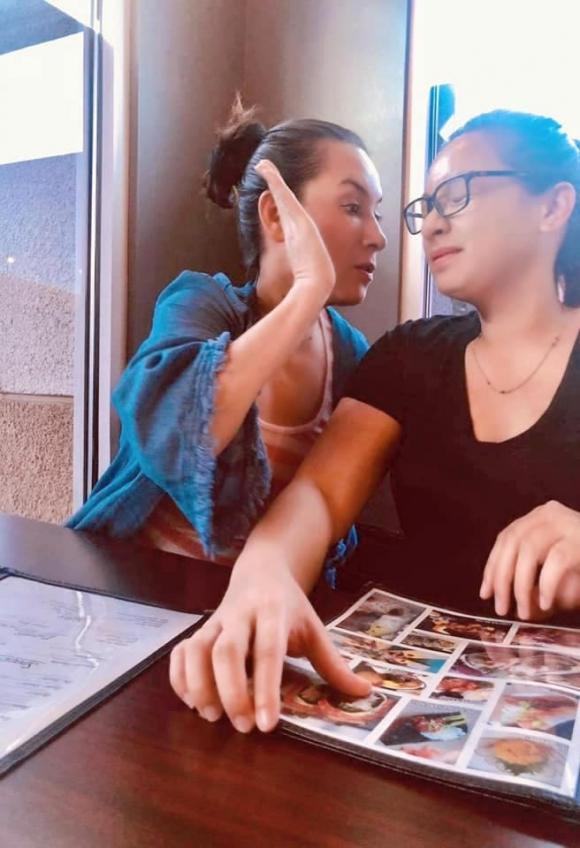 Phi Nhung rơi nước mắt khi nhận được lời chúc mừng sinh nhật từ người cực kỳ đặc biệt 5 Phi Nhung rơi nước mắt khi nhận được lời chúc mừng sinh nhật từ người cực kỳ đặc biệt 5