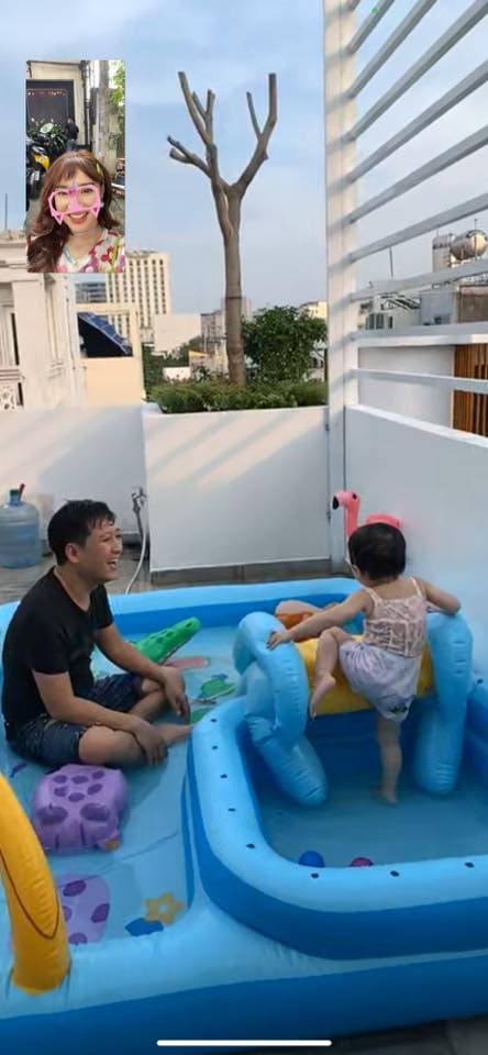 Nhã Phương chính thức bị Trường Giang cho 'ra rìa' bởi sự xuất hiện của cô gái đặc biệt này! 4 Nhã Phương chính thức bị Trường Giang cho 'ra rìa' bởi sự xuất hiện của cô gái đặc biệt này! 4