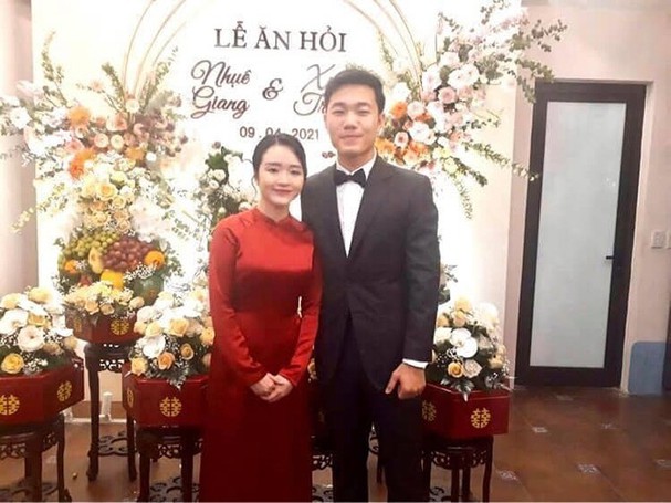 Hết than cô đơn, bà xã Xuân Trường lại tung ảnh cực tình tứ bên đức lang quân 2 Hết than cô đơn, bà xã Xuân Trường lại tung ảnh cực tình tứ bên đức lang quân 2
