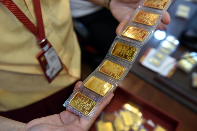 Cập nhật bảng giá vàng mới nhất hôm nay 13/4: Lao dốc mạnh, nhà đầu tư giật mình thon thót 1 Cập nhật bảng giá vàng mới nhất hôm nay 13/4: Lao dốc mạnh, nhà đầu tư giật mình thon thót 1