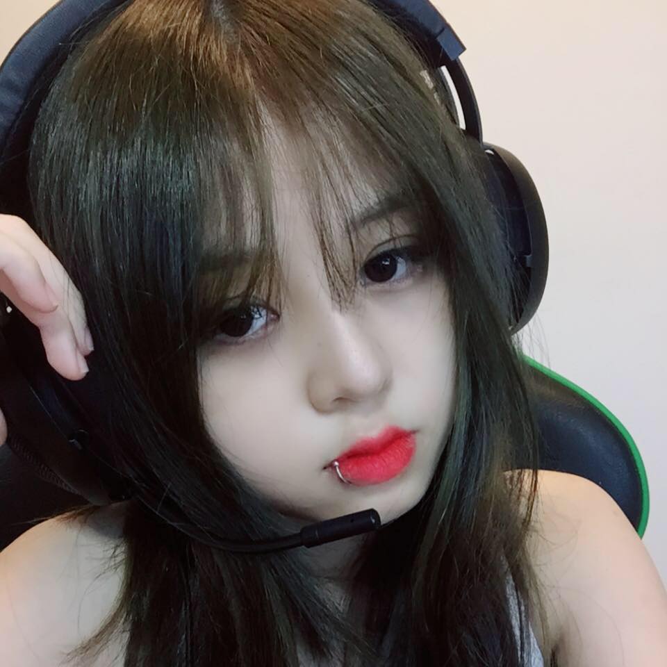 Nữ streamer với nhan sắc 'xinh như búp bê' Ngọc Éng thể hiện trình 'thả thính bách phát bách trúng' 5 Nữ streamer với nhan sắc 'xinh như búp bê' Ngọc Éng thể hiện trình 'thả thính bách phát bách trúng' 5