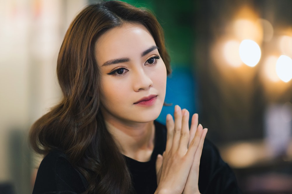 Học đòi Ngọc Trinh, Ninh Dương Lan Ngọc nhận 'cơn mưa' lời khen dù chẳng cần khoe mặt! 6 Học đòi Ngọc Trinh, Ninh Dương Lan Ngọc nhận 'cơn mưa' lời khen dù chẳng cần khoe mặt! 6