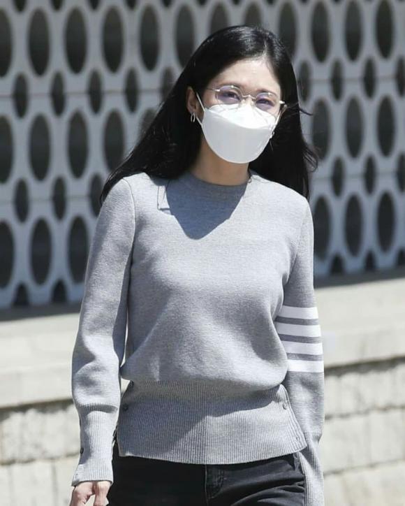 Jang Nara dưới ống kính của người qua đường: Làn da sần sùi khác xa 'tượng đài nhan sắc' 1 Jang Nara dưới ống kính của người qua đường: Làn da sần sùi khác xa 'tượng đài nhan sắc' 1