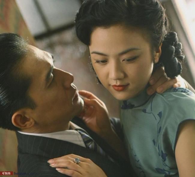 Rò rỉ lý do thật sự khiến mỹ nhân 'Sắc Giới' bị 'bế quan tỏa cảng': Lén lút qua lại với Lương Triều Vỹ! 2 Rò rỉ lý do thật sự khiến mỹ nhân 'Sắc Giới' bị 'bế quan tỏa cảng': Lén lút qua lại với Lương Triều Vỹ! 2