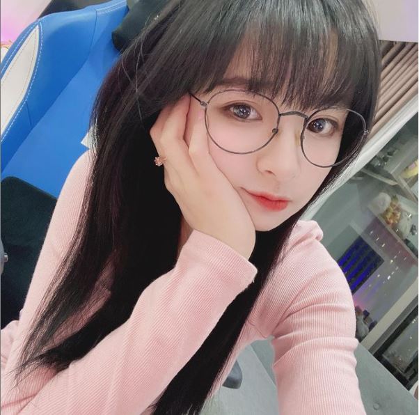 'Thánh nữ streamer' Liên quân Mèo 2K4 tung ảnh đầy nhức nhối, fan chỉ biết đỏ mặt rần rần 3 'Thánh nữ streamer' Liên quân Mèo 2K4 tung ảnh đầy nhức nhối, fan chỉ biết đỏ mặt rần rần 3