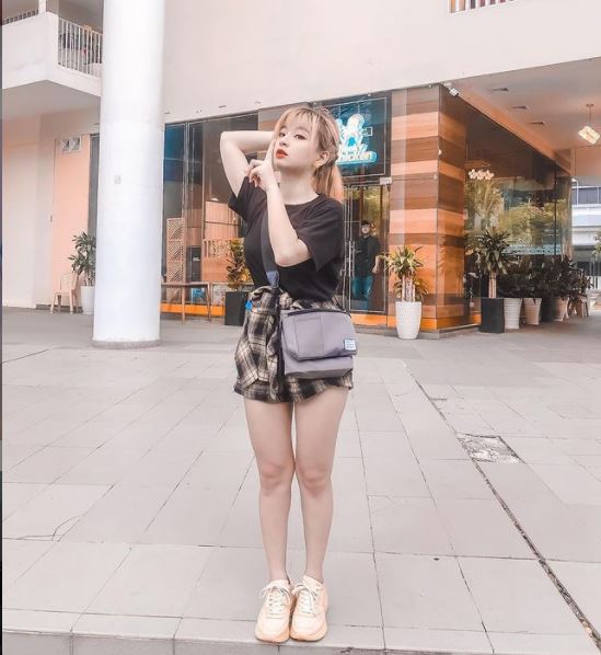 'Thánh nữ streamer' Liên quân Mèo 2K4 tung ảnh đầy nhức nhối, fan chỉ biết đỏ mặt rần rần 7 'Thánh nữ streamer' Liên quân Mèo 2K4 tung ảnh đầy nhức nhối, fan chỉ biết đỏ mặt rần rần 7