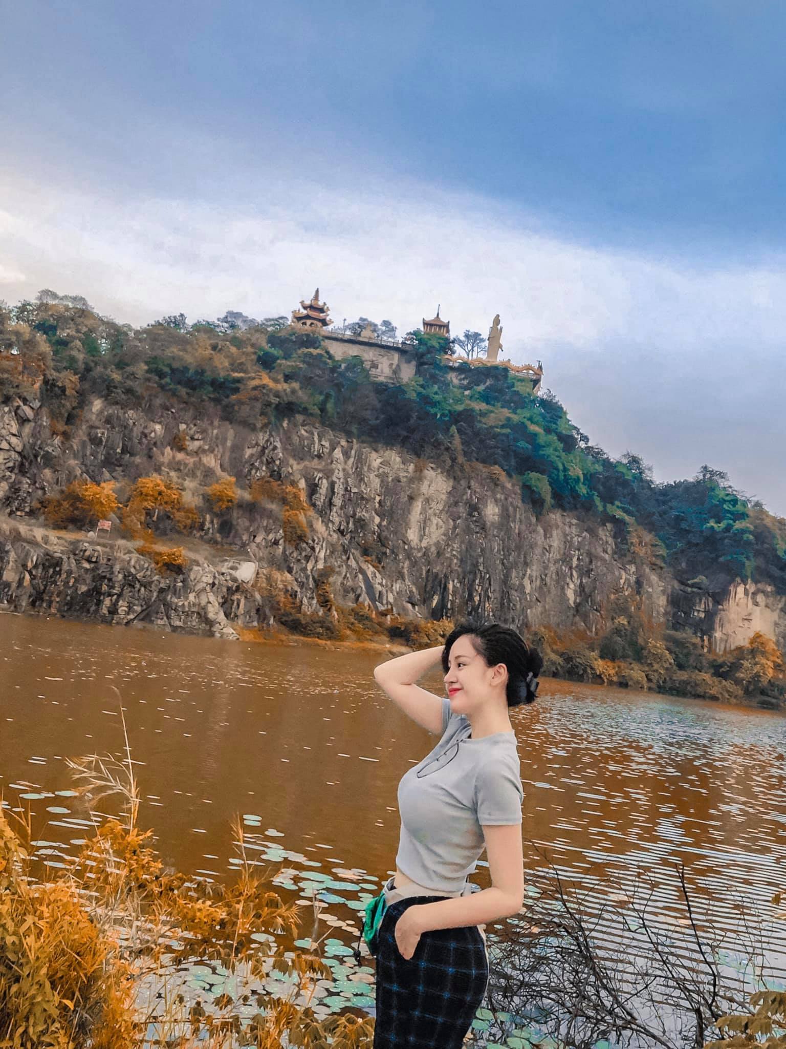 Đổi gu 'kín cổng cao tường', bà Tưng Huyền Anh 'âm mưu' càn quét showbiz một lần nữa? 1 Đổi gu 'kín cổng cao tường', bà Tưng Huyền Anh 'âm mưu' càn quét showbiz một lần nữa? 1