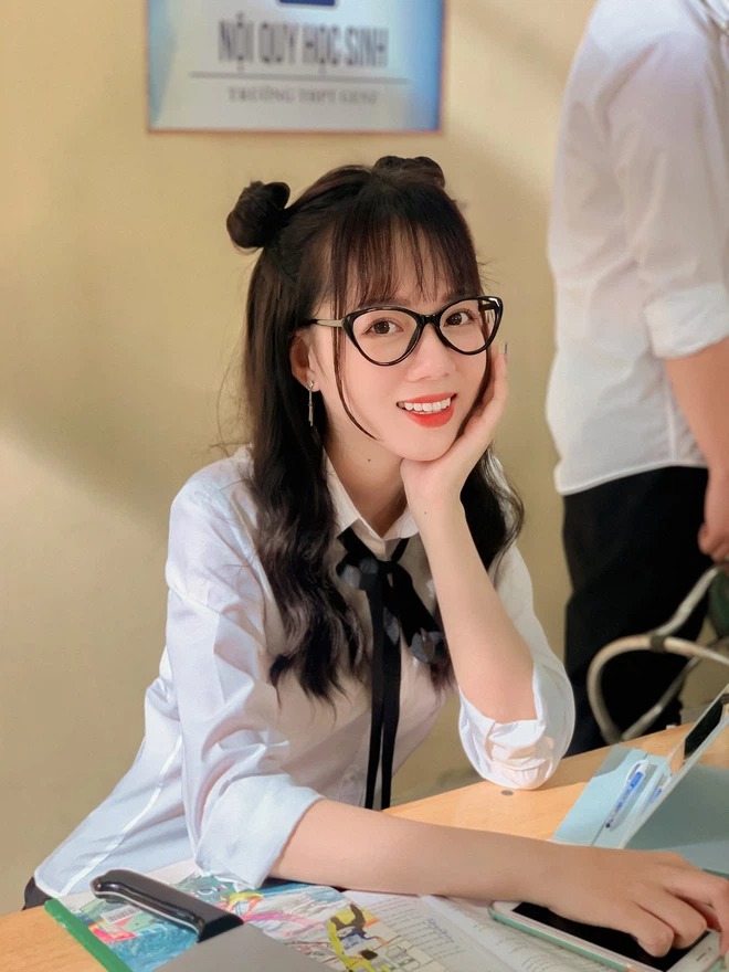 Loạt mỹ nhân của làng streamer Việt 'hoá gái ngoan' chỉ nhờ chiếc áo trắng mong manh 6 Loạt mỹ nhân của làng streamer Việt 'hoá gái ngoan' chỉ nhờ chiếc áo trắng mong manh 6