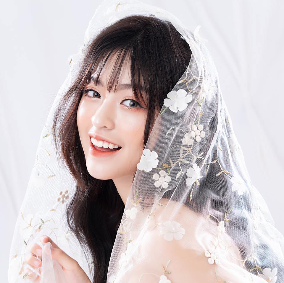 Hot girl 'trứng rán cần mỡ' Thanh Tâm thả thính cực ngọt, bờ vai thon gọn mới gây chú ý 4 Hot girl 'trứng rán cần mỡ' Thanh Tâm thả thính cực ngọt, bờ vai thon gọn mới gây chú ý 4
