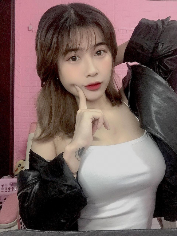 Hot streamer Quỳnh Ami tận dụng tối đa lợi thế góc nghiêng để khoe nhan sắc cực phẩm 5 Hot streamer Quỳnh Ami tận dụng tối đa lợi thế góc nghiêng để khoe nhan sắc cực phẩm 5
