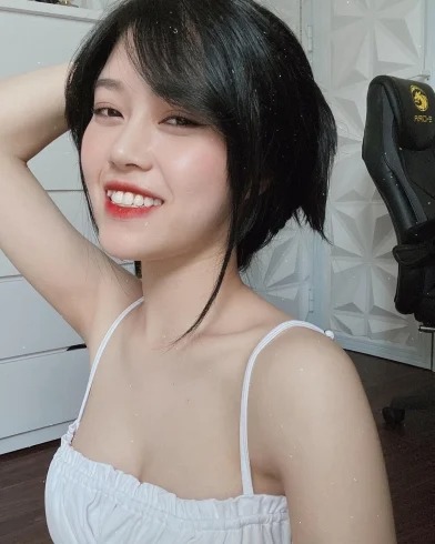 'Thánh nữ áo hai dây' Thủy Tiên khiến fan sững sờ với mặt mộc: Nhan sắc chẳng tầm thường! 6 'Thánh nữ áo hai dây' Thủy Tiên khiến fan sững sờ với mặt mộc: Nhan sắc chẳng tầm thường! 6