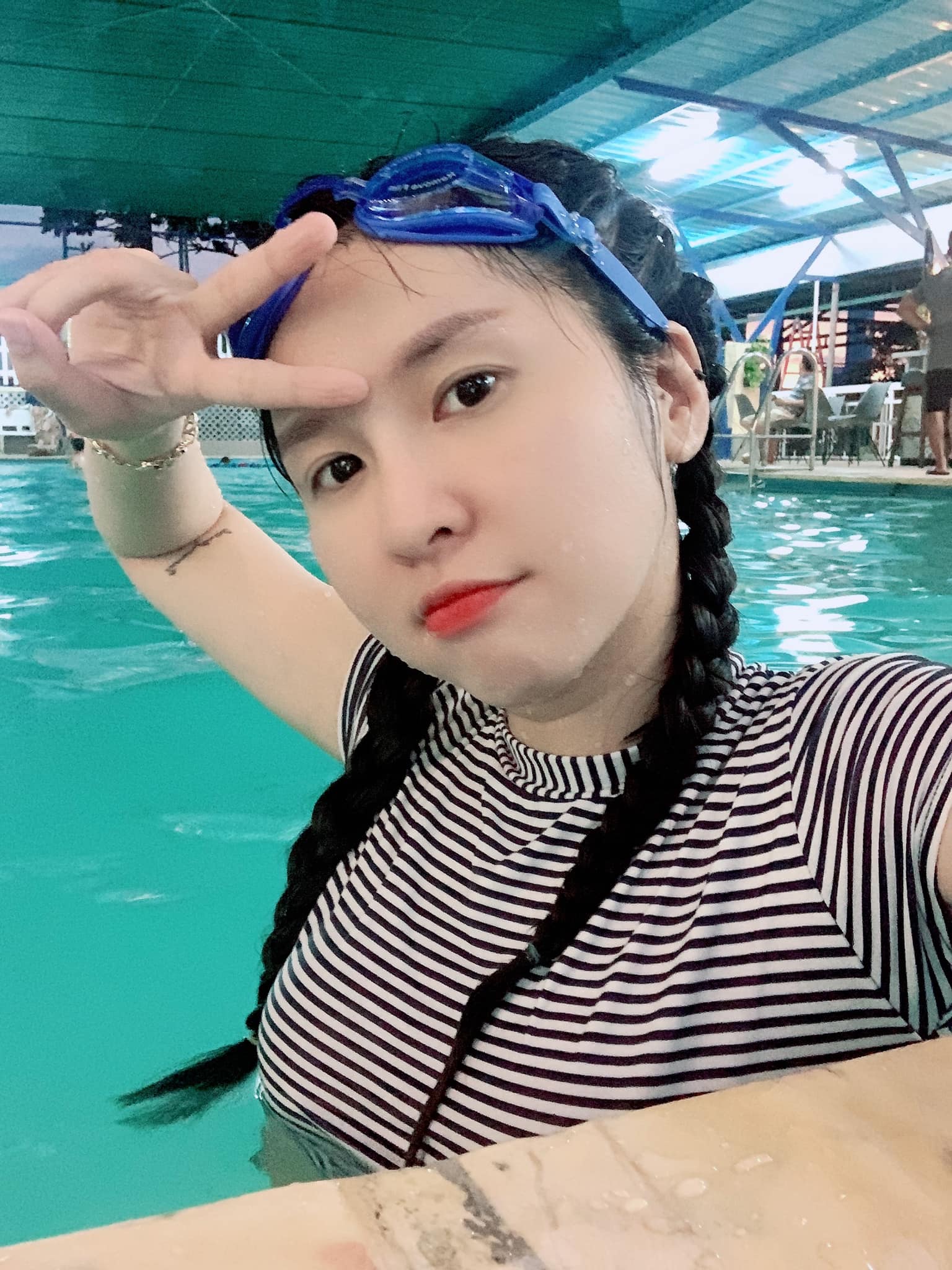 Chẳng cần 'họa mặt', loạt nữ streamer đình đám này vẫn gây mê với vẻ hút hồn khi lên sóng 4 Chẳng cần 'họa mặt', loạt nữ streamer đình đám này vẫn gây mê với vẻ hút hồn khi lên sóng 4