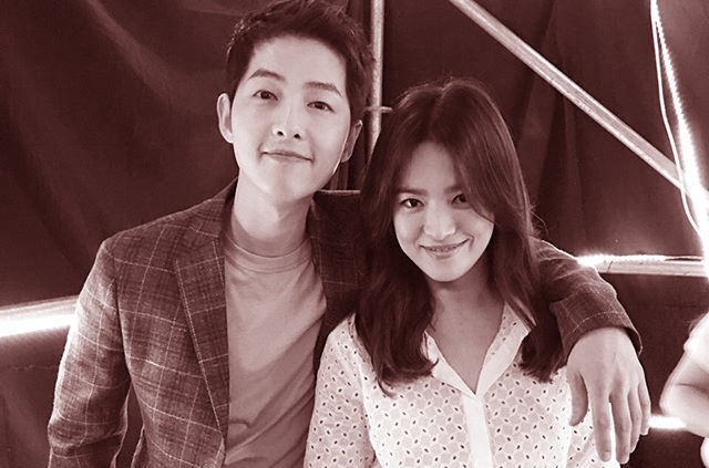 Song Hye Kyo bỗng 'gây sóng' trở lại sau bức ảnh bác sĩ Kang trong Hậu Duệ Mặt Trời 4 Song Hye Kyo bỗng 'gây sóng' trở lại sau bức ảnh bác sĩ Kang trong Hậu Duệ Mặt Trời 4