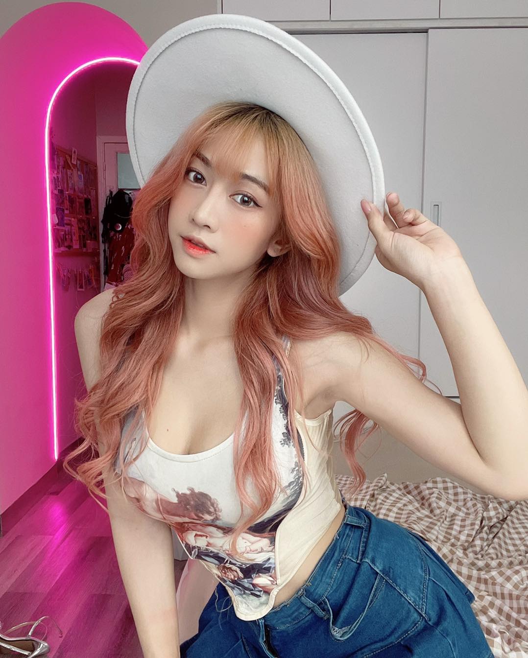 Hotgirl tiktoker Lê Bống gây lú dân tình với diện mạo hoàn toàn khác lạ 4 Hotgirl tiktoker Lê Bống gây lú dân tình với diện mạo hoàn toàn khác lạ 4