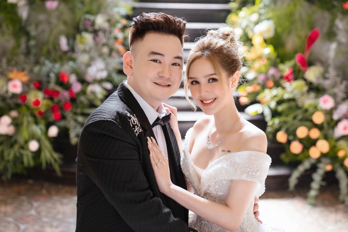 Xoài Non đáp trả 'không chừa miếng nào' khi bị dân tình chê bai dùng 'đồ chợ' 1 Xoài Non đáp trả 'không chừa miếng nào' khi bị dân tình chê bai dùng 'đồ chợ' 1