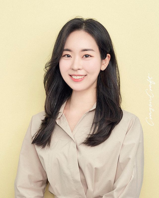 Hotgirl y tá bỗng thành Youtuber đình đám vào mỗi đêm: Dân tình chỉ biết trầm trồ vì màn biến hóa 3 Hotgirl y tá bỗng thành Youtuber đình đám vào mỗi đêm: Dân tình chỉ biết trầm trồ vì màn biến hóa 3