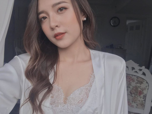 Theo đuổi phong cách thiếu vải, nhiều MC Esports muối mặt vì những lời chào mời 'chốt giá' 5 Theo đuổi phong cách thiếu vải, nhiều MC Esports muối mặt vì những lời chào mời 'chốt giá' 5