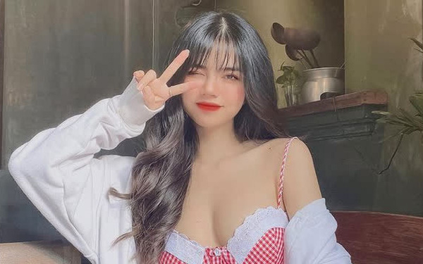 Theo đuổi phong cách thiếu vải, nhiều MC Esports muối mặt vì những lời chào mời 'chốt giá' 2 Theo đuổi phong cách thiếu vải, nhiều MC Esports muối mặt vì những lời chào mời 'chốt giá' 2