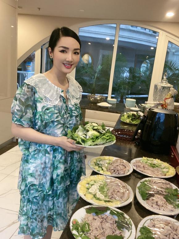 'Chị đại' trong dàn chân dài xế sang Đặng Lê Nguyên Vũ đón đưa hiếm hoi khoe ảnh mặt mộc, nhan sắc không phải chuyện đùa 2 'Chị đại' trong dàn chân dài xế sang Đặng Lê Nguyên Vũ đón đưa hiếm hoi khoe ảnh mặt mộc, nhan sắc không phải chuyện đùa 2
