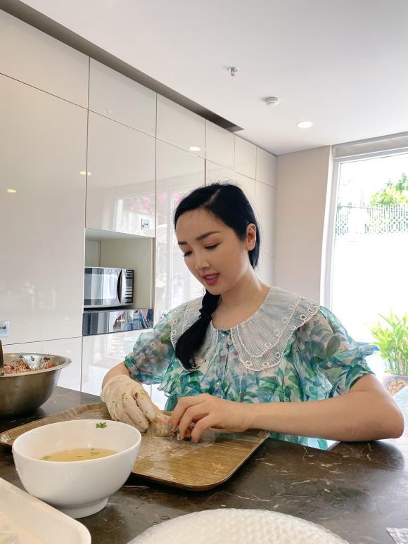 'Chị đại' trong dàn chân dài xế sang Đặng Lê Nguyên Vũ đón đưa hiếm hoi khoe ảnh mặt mộc, nhan sắc không phải chuyện đùa 1 'Chị đại' trong dàn chân dài xế sang Đặng Lê Nguyên Vũ đón đưa hiếm hoi khoe ảnh mặt mộc, nhan sắc không phải chuyện đùa 1