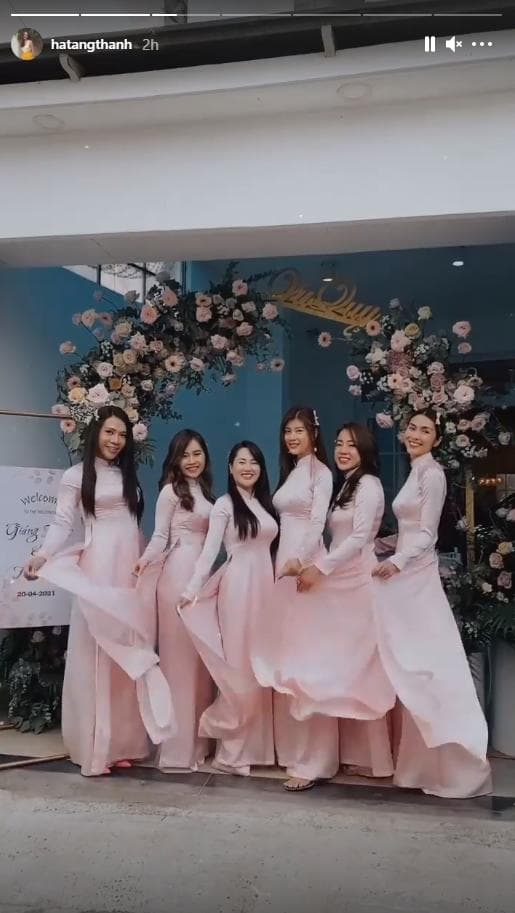 Khoảnh khắc 'ngọc nữ' Tăng Thanh Hà và ông xã trao sính lễ chiếm spotlight vì 'quá tình' 3 Khoảnh khắc 'ngọc nữ' Tăng Thanh Hà và ông xã trao sính lễ chiếm spotlight vì 'quá tình' 3