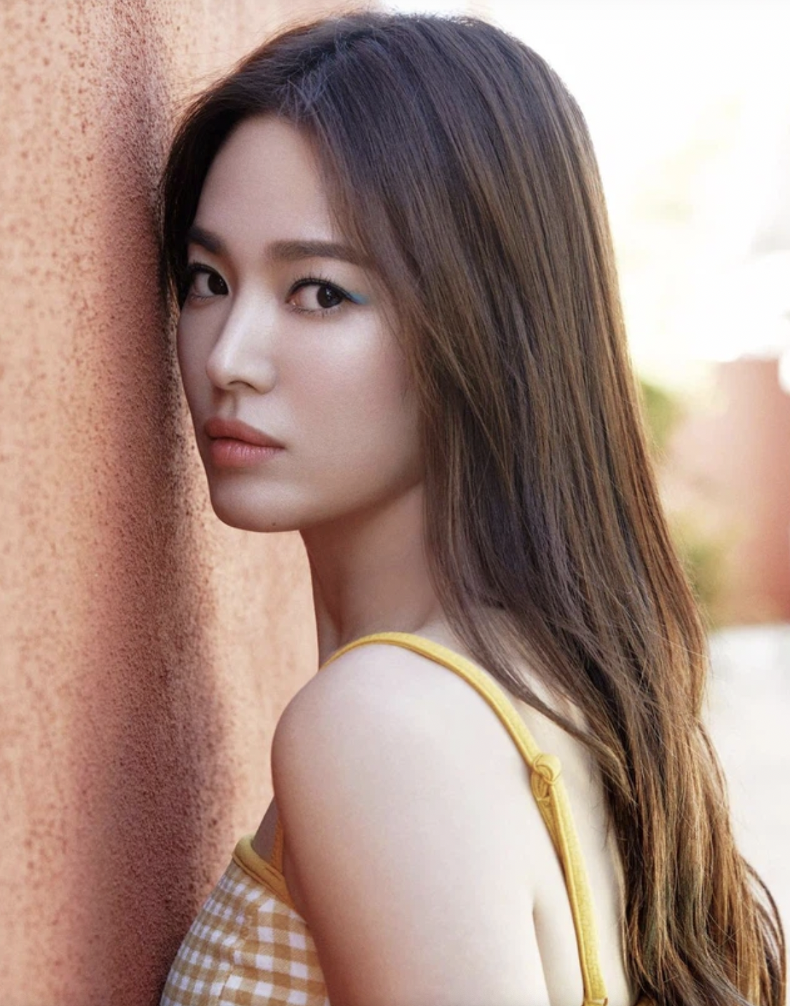 Song Hye Kyo và những lần 'xả vai' ngoan hiền, khoe bờ vai hững hờ mướt mắt 4 Song Hye Kyo và những lần 'xả vai' ngoan hiền, khoe bờ vai hững hờ mướt mắt 4