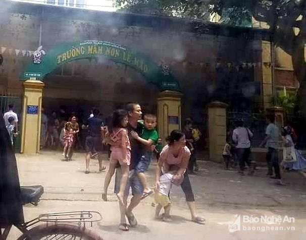 Nghệ An: Cháy ở trường mầm non, người dân phá cổng sơ tán hàng trăm học sinh 2