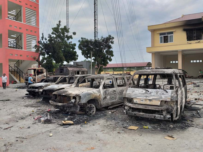Vụ gây rối Bình Thuận: 2 đối tượng đốt xe Cảnh sát PCCC lĩnh án 2