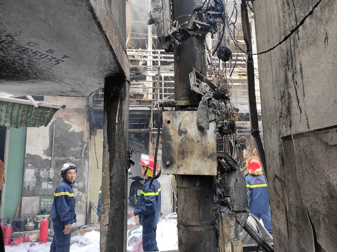 Hà Nội: Xe chở gas bất ngờ bốc cháy kèm nhiều tiếng nổ, cả khu phố bỏ chạy 3