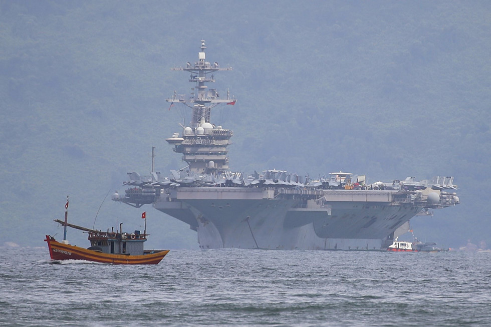 Báo Mỹ: 25 thủy thủ dương tính trên tàu sân bay USS từng ghé Việt Nam 1