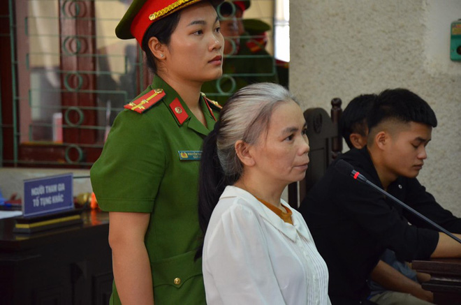 Xử phúc thẩm vụ nữ sinh giao gà: Bùi Thị Kim Thu tóc bạc trắng, xin đi kiểm tra y tế 2